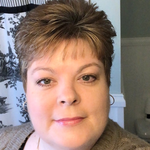 Meet your Posher, Lynette - Picture 2 of 5